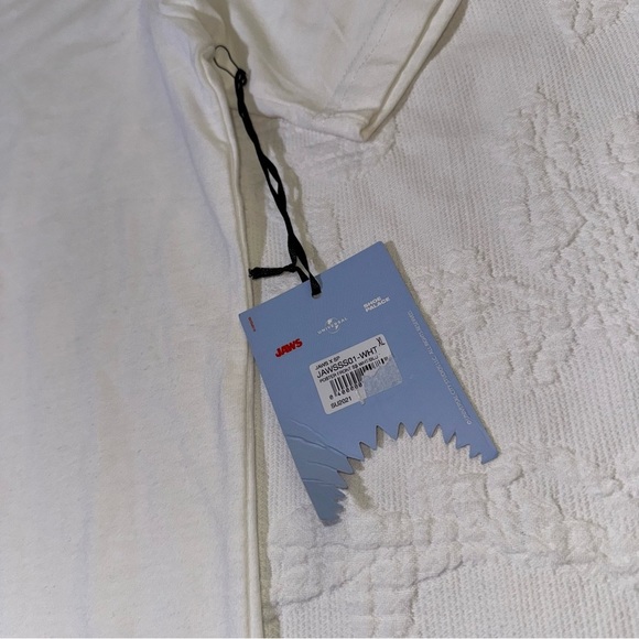 NWT Jaws Poster White T-Shirts XL Movie Classics New Authentic Embroidered Logo - Picture 8 of 11